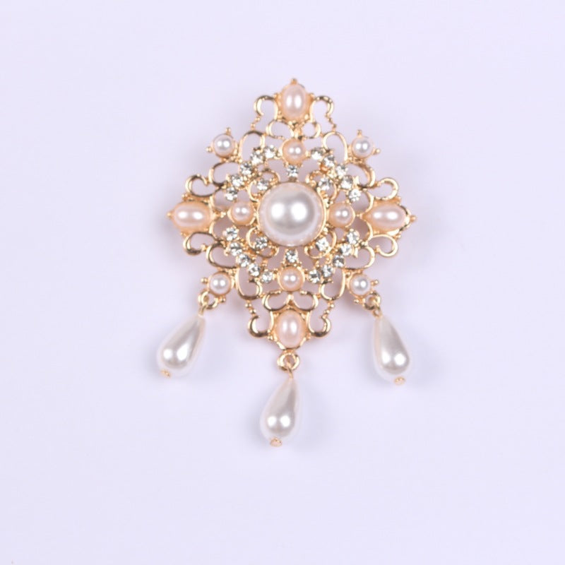 Design Court Retro Baroque Style Coat Brooch