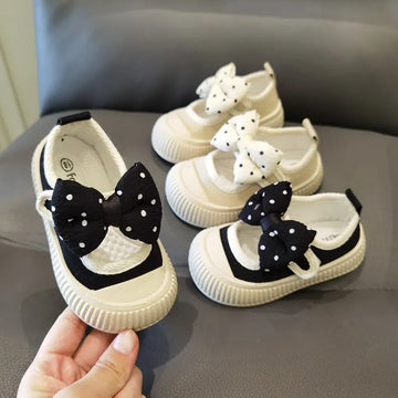 Girls Canvas Sneaker